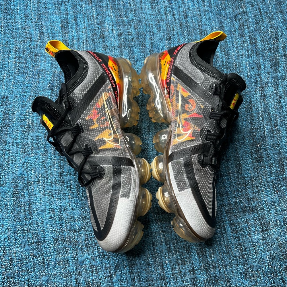 Nike Air Vapormax 2019 Sneakers in Floral Black University Gold - Picture 5 of 8